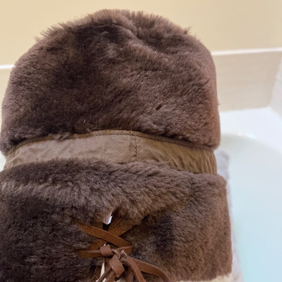 UGG 100% Genuine Shearling Suede Hat - Picture 10 of 12
